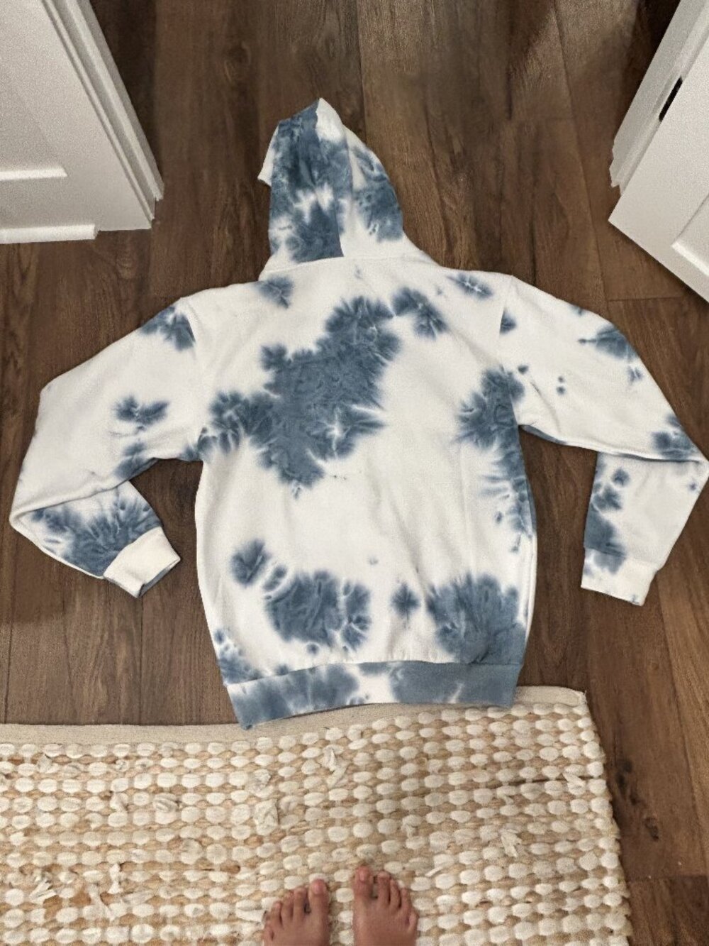 Minimalist Hoodie by Comfrt